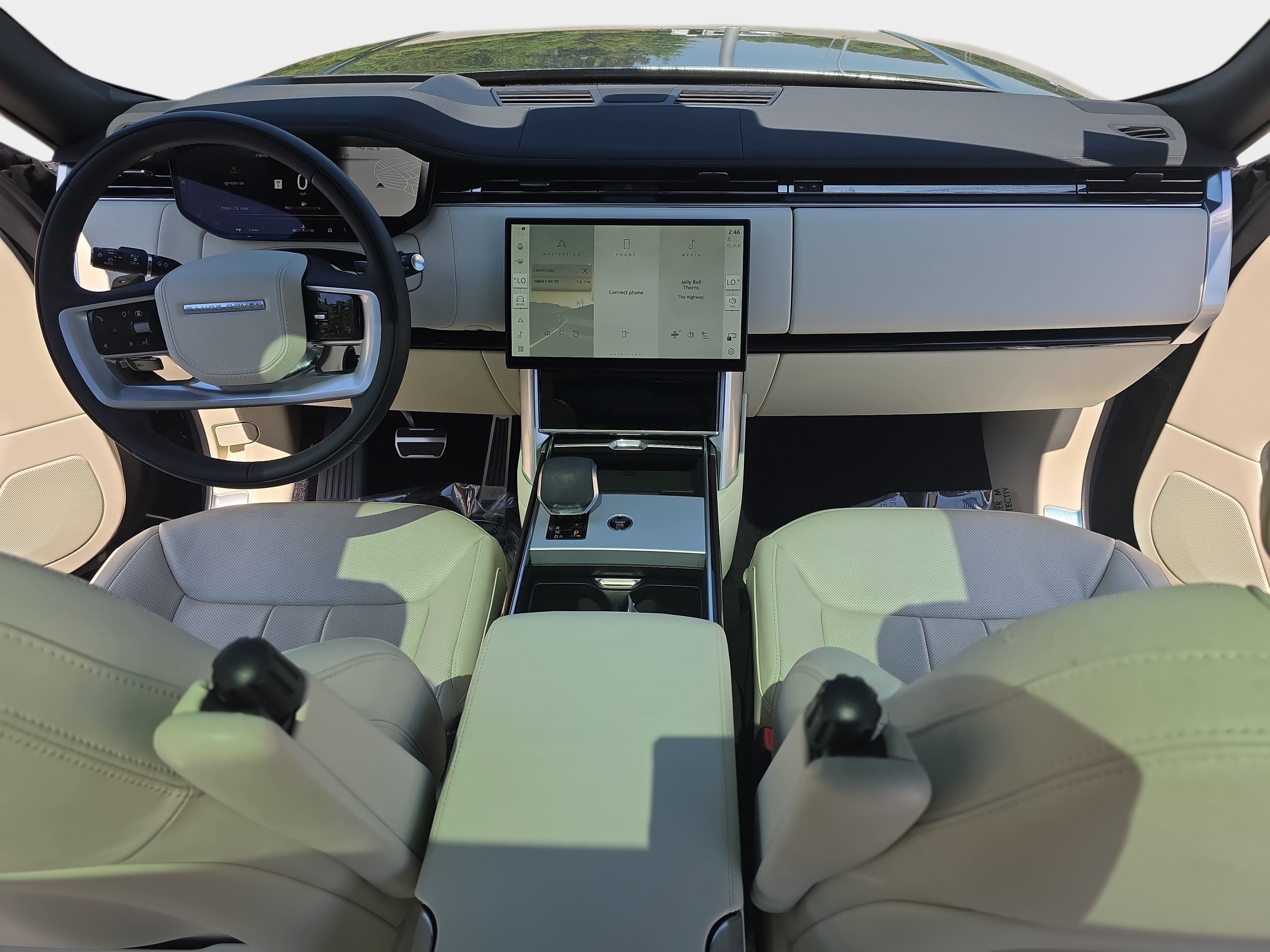 Used 2025 Land Rover Range Rover Long Wheelbase SE AWD/4WD image 9