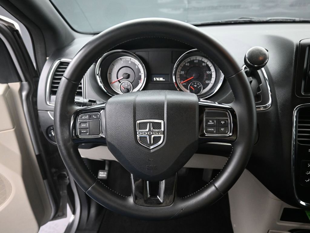 Used 2016 Dodge Grand Caravan SE FWD image 16