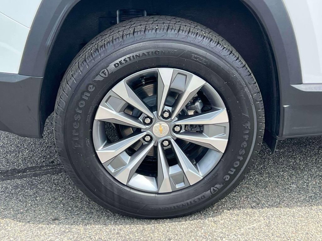 Used 2026 Chevrolet Equinox LT w/ Safety and Technology Package FWD image 8