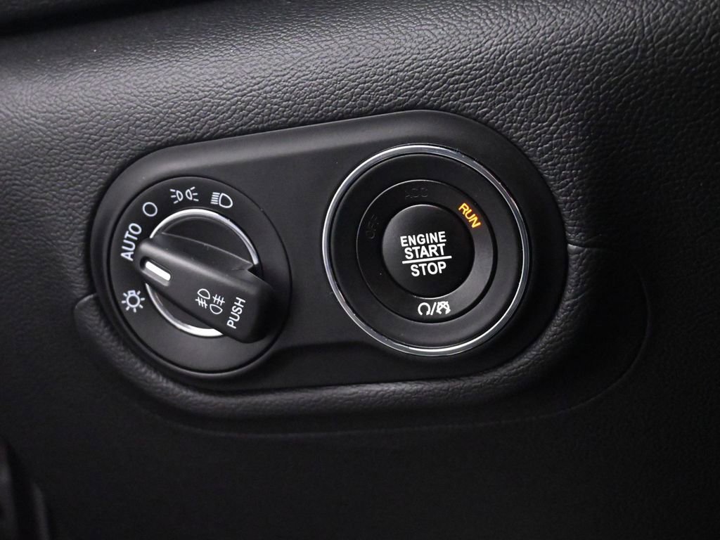 Used 2023 Maserati Levante Modena image 39