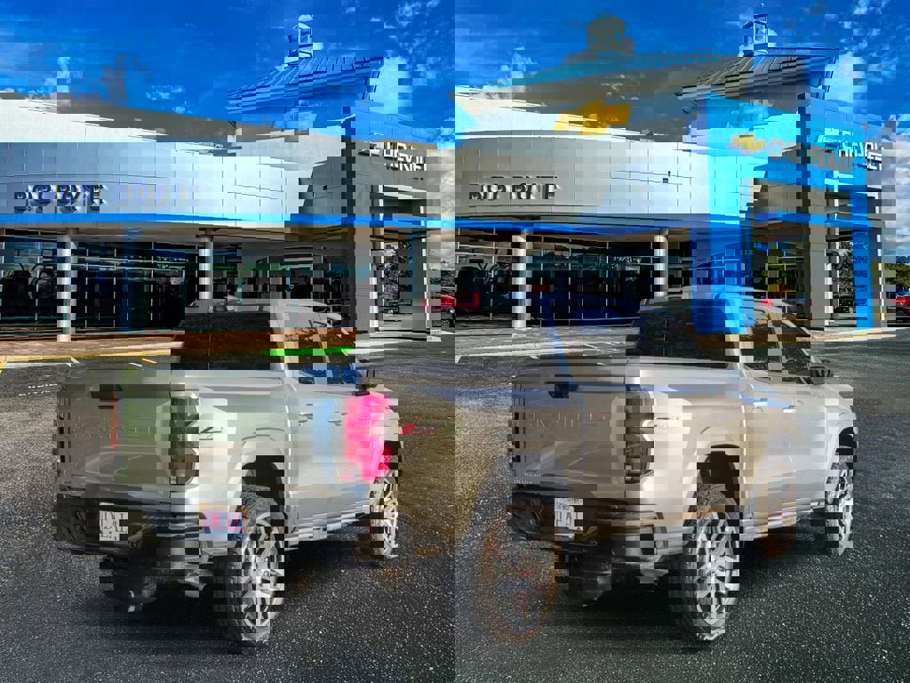 Certified 2024 Chevrolet Colorado Z71 w/ Z71 Convenience Package 2 AWD/4WD image 3