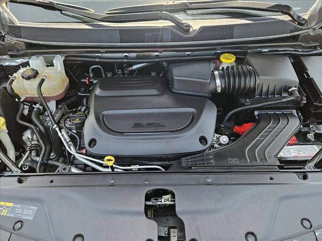 Used 2023 Chrysler Pacifica Touring-L FWD image 23