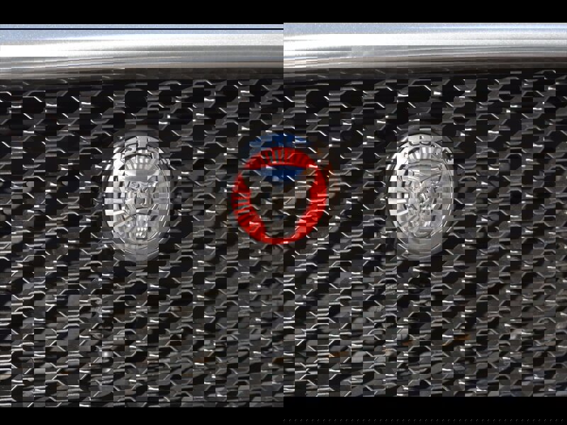 Used 2019 Jaguar F-PACE Premium image 45