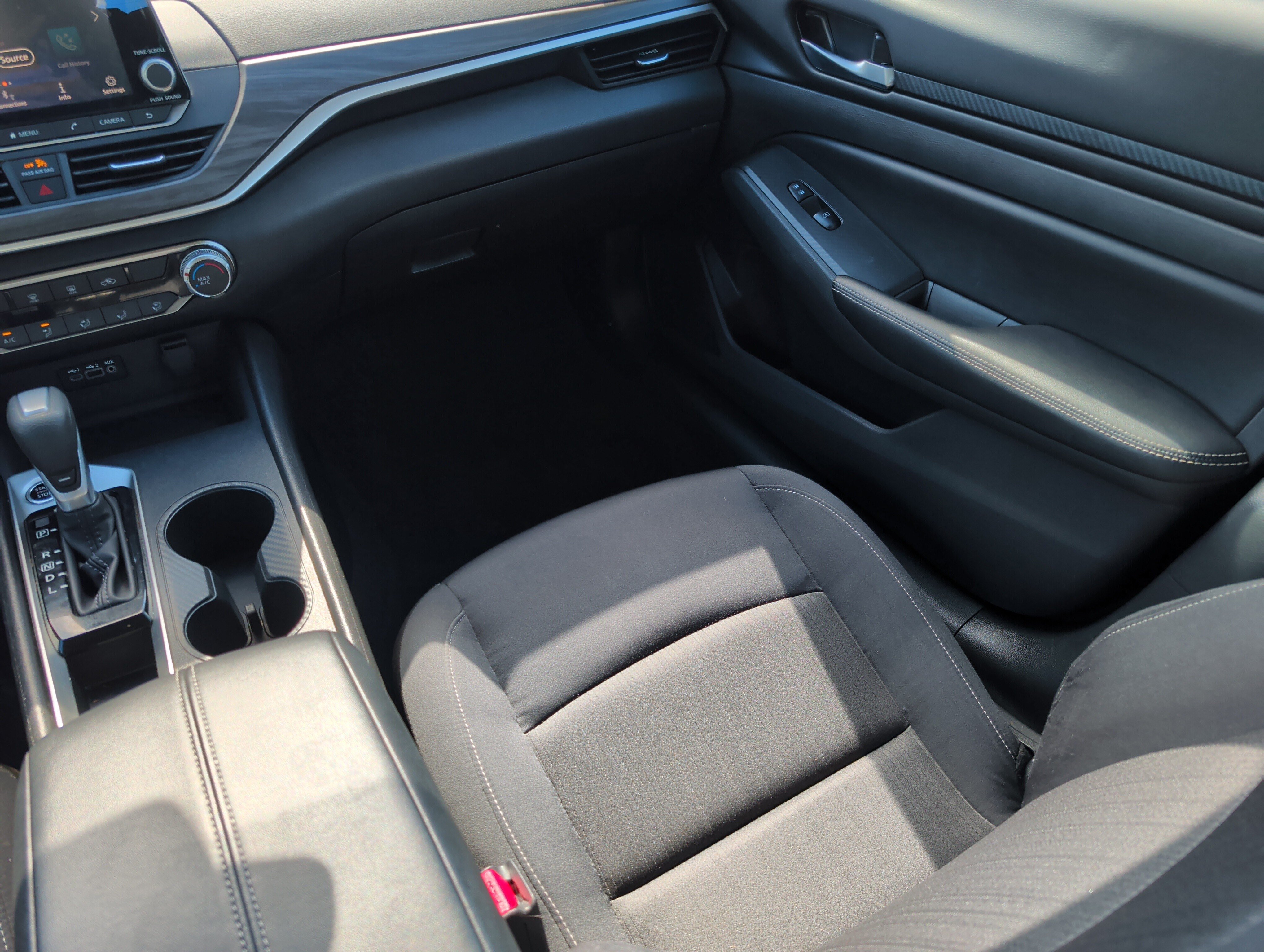 Used 2025 Nissan Altima 2.5 SV FWD image 11