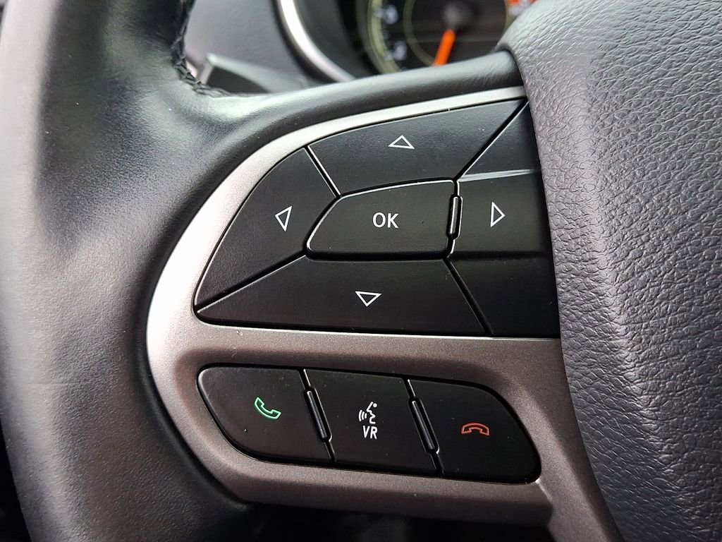 Used 2020 Jeep Cherokee Limited w/ Technology Group image 24