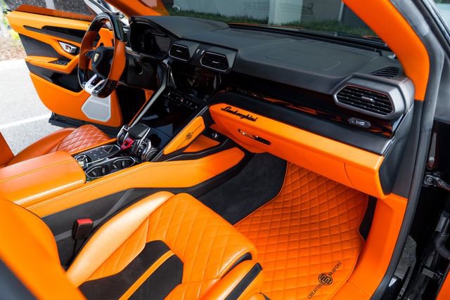 Used 2022 Lamborghini Urus AWD/4WD image 32