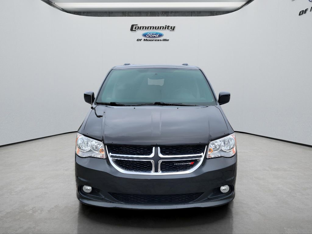 Used 2018 Dodge Grand Caravan SXT image 2