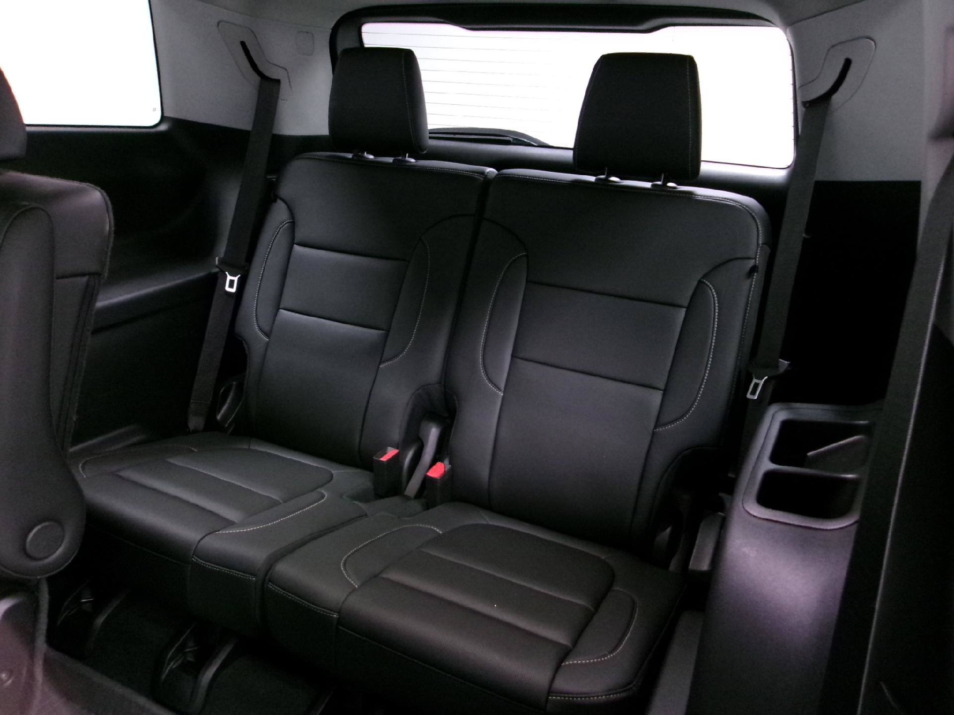 Certified 2023 GMC Acadia SLT w/ Preferred Package image 11