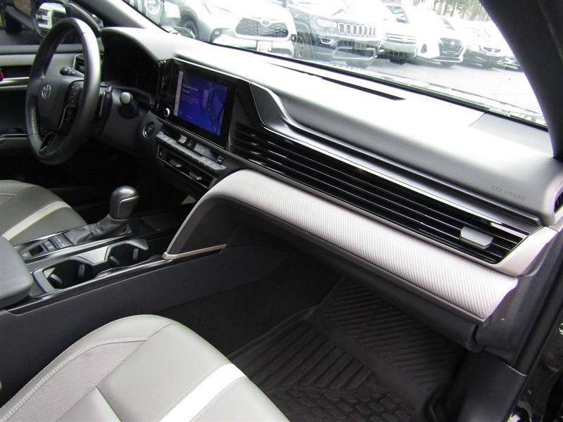Used 2025 Toyota Camry SE image 34