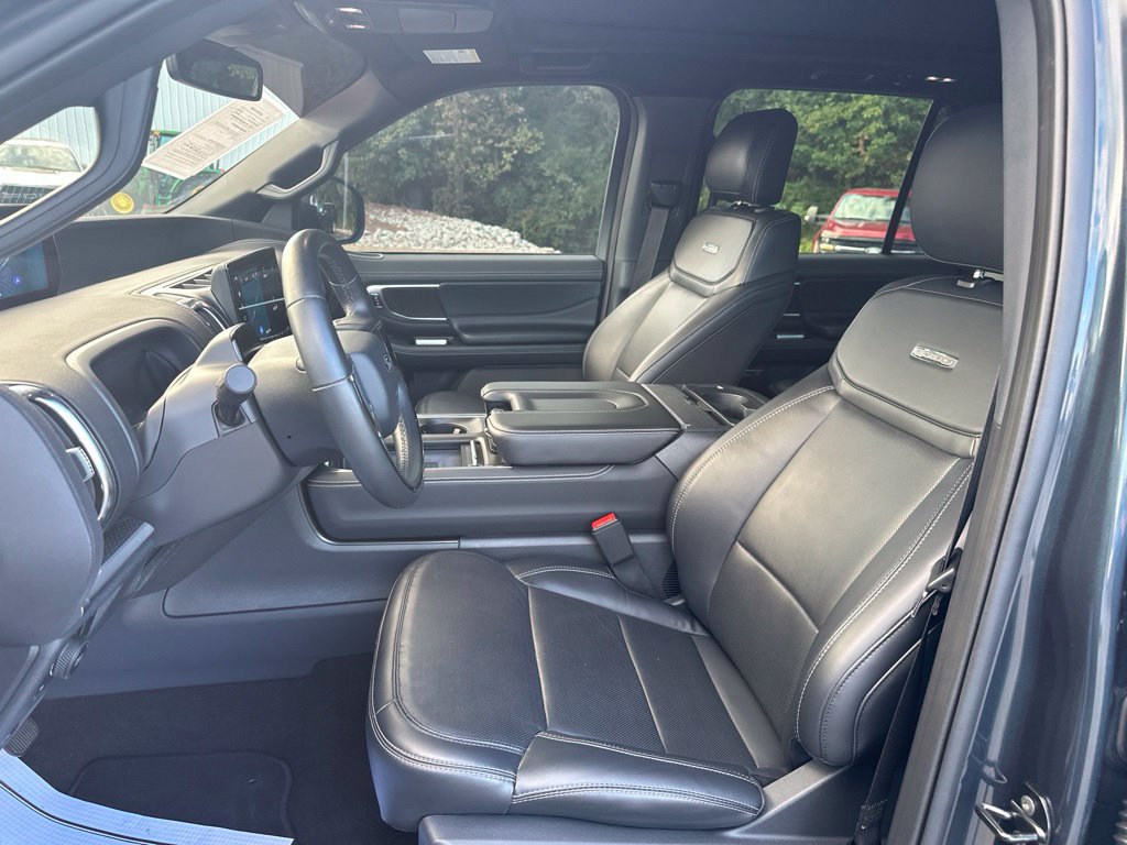 Used 2025 Ford Expedition Max Platinum w/ Stealth Performance Package AWD/4WD image 16