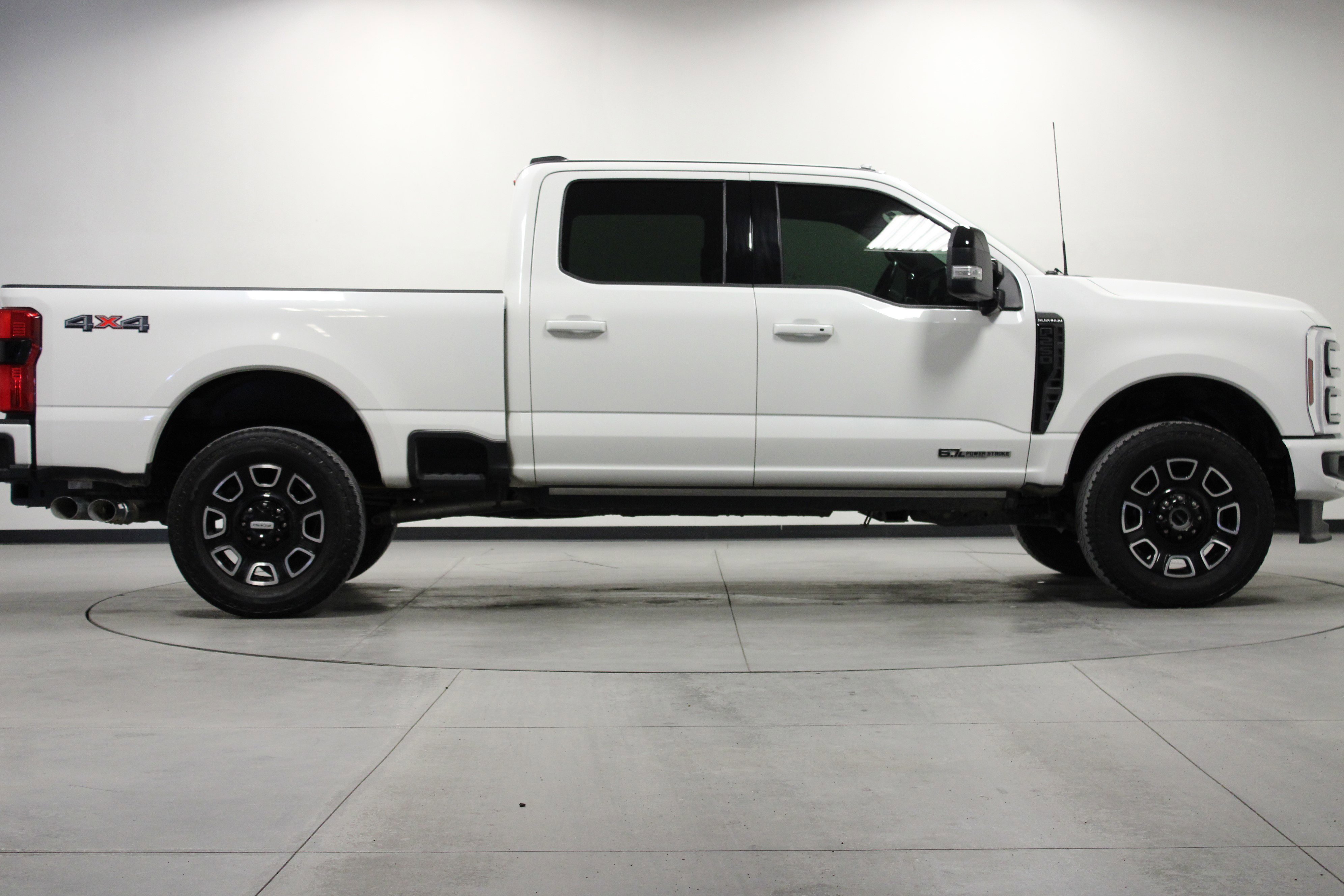 Used 2025 Ford F250 Platinum image 3