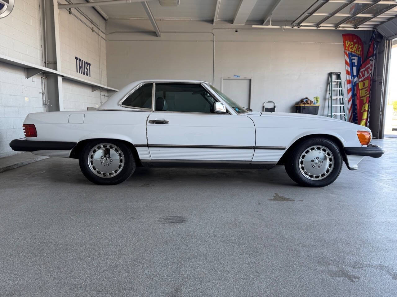 Used 1987 Mercedes-Benz 560 SL image 9