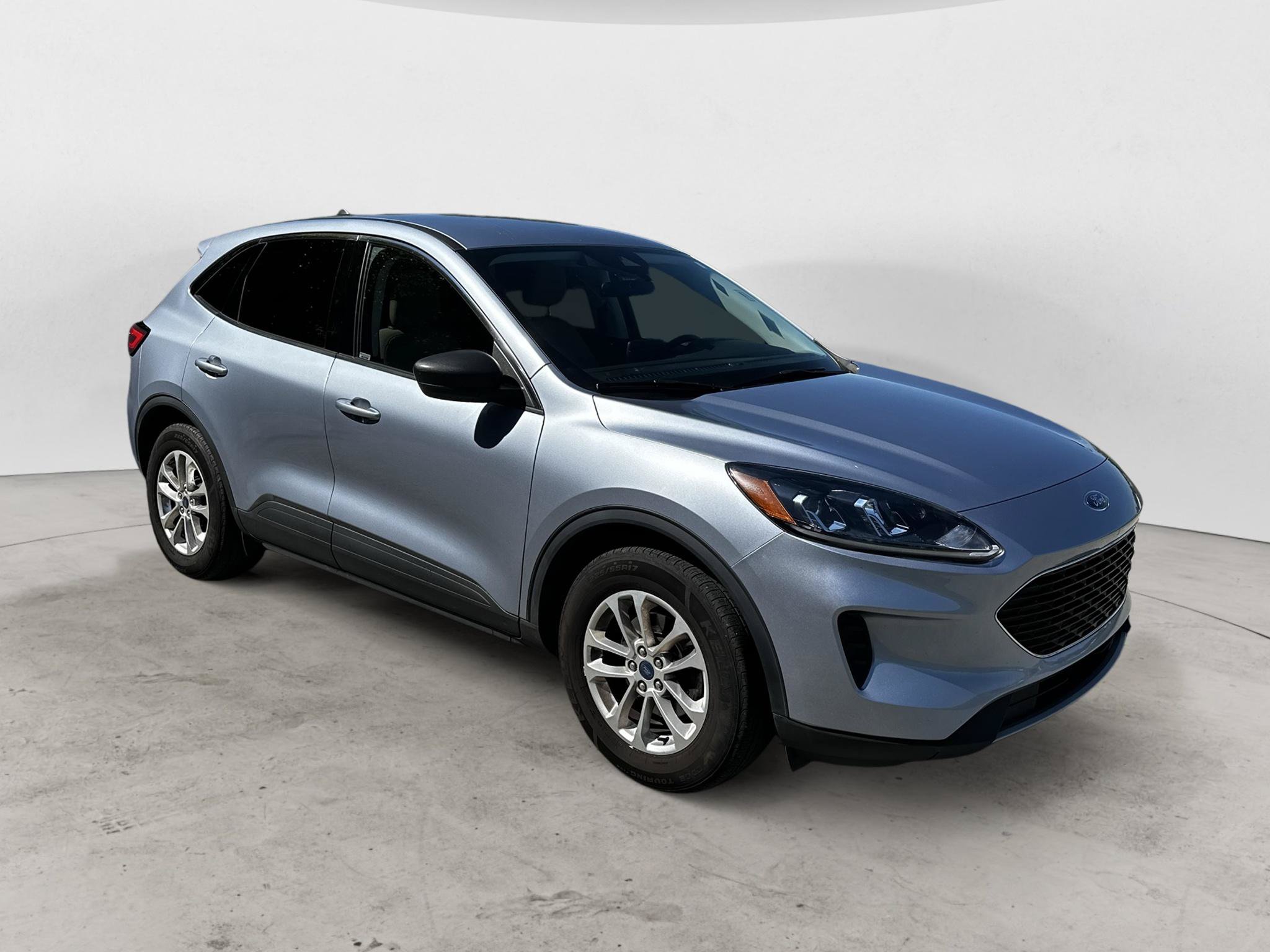 Used 2022 Ford Escape SE w/ Convenience Package FWD image 3