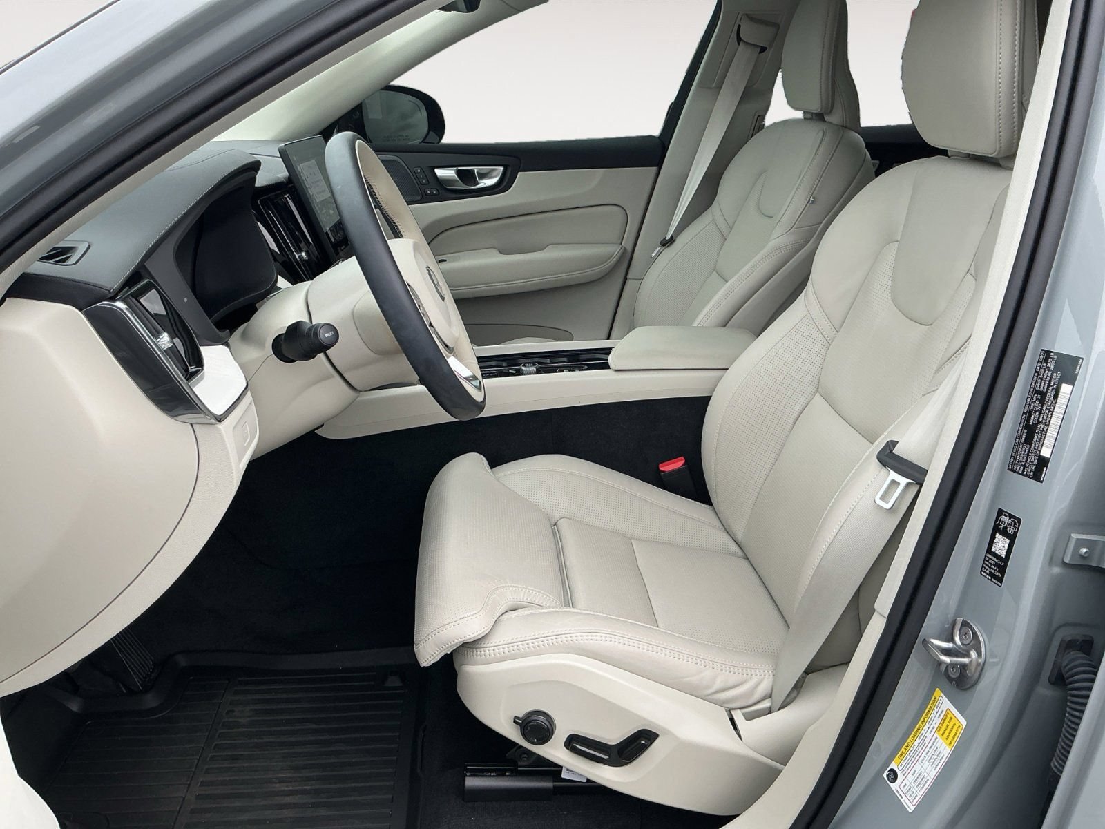 New 2026 Volvo XC60 B5 Ultra w/ Protection Package Premier AWD/4WD image 9