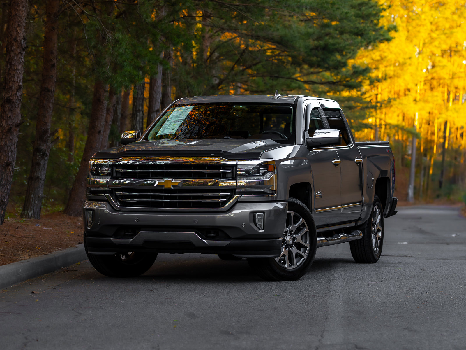 Used 2017 Chevrolet Silverado 1500 High Country image 2