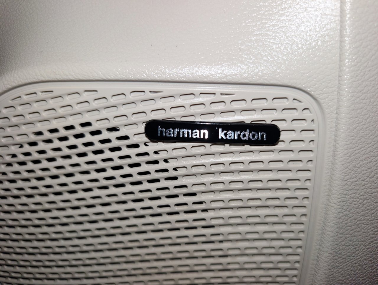 Used 2017 Chrysler Pacifica Limited image 51