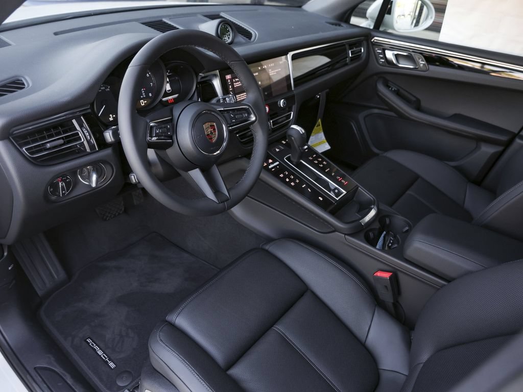 New 2025 Porsche Macan AWD/4WD image 4