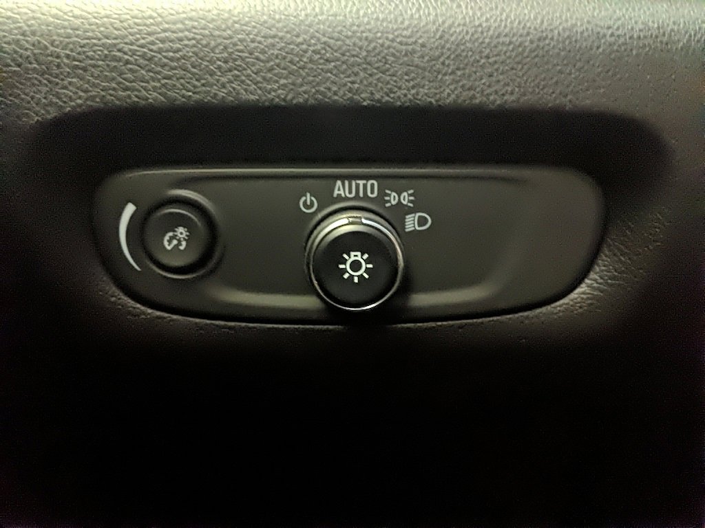 Used 2023 Chevrolet Traverse LT w/ LPO, Floor Liner Package image 28