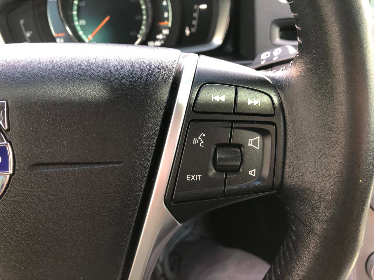 Used 2017 Volvo V60 T5 Cross Country w/ Convenience Package image 18