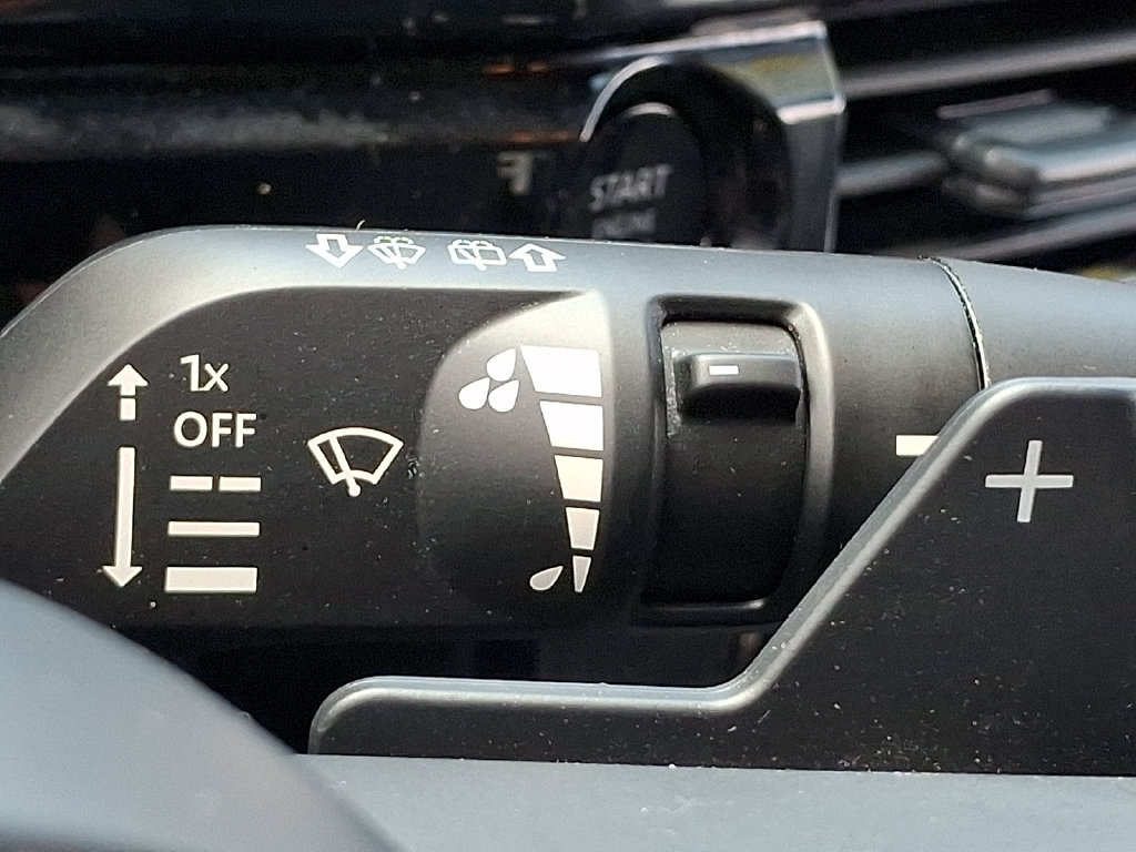 Used 2025 Nissan Pathfinder SV AWD/4WD image 27