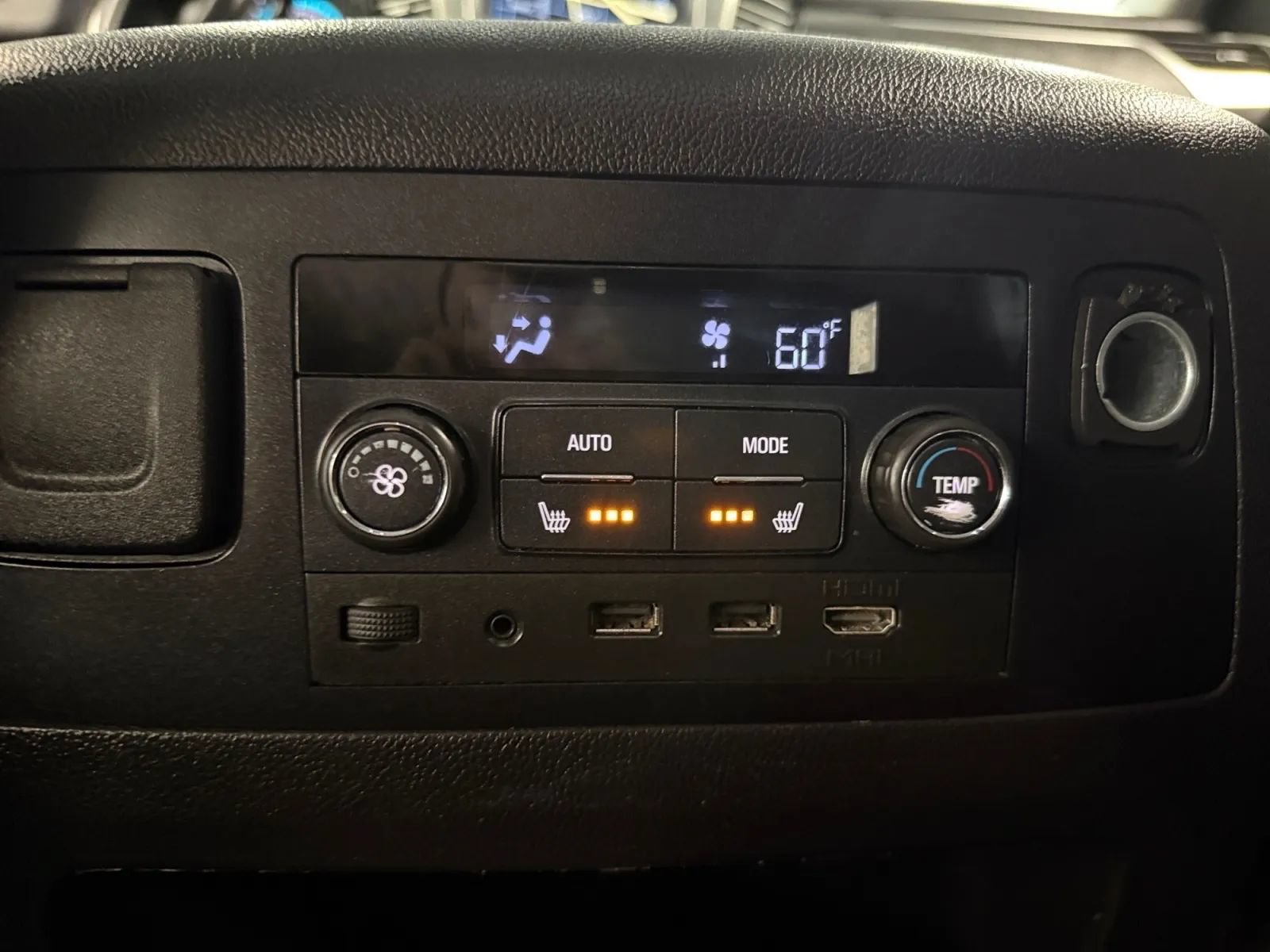 Used 2020 Chevrolet Suburban Premier AWD/4WD image 33