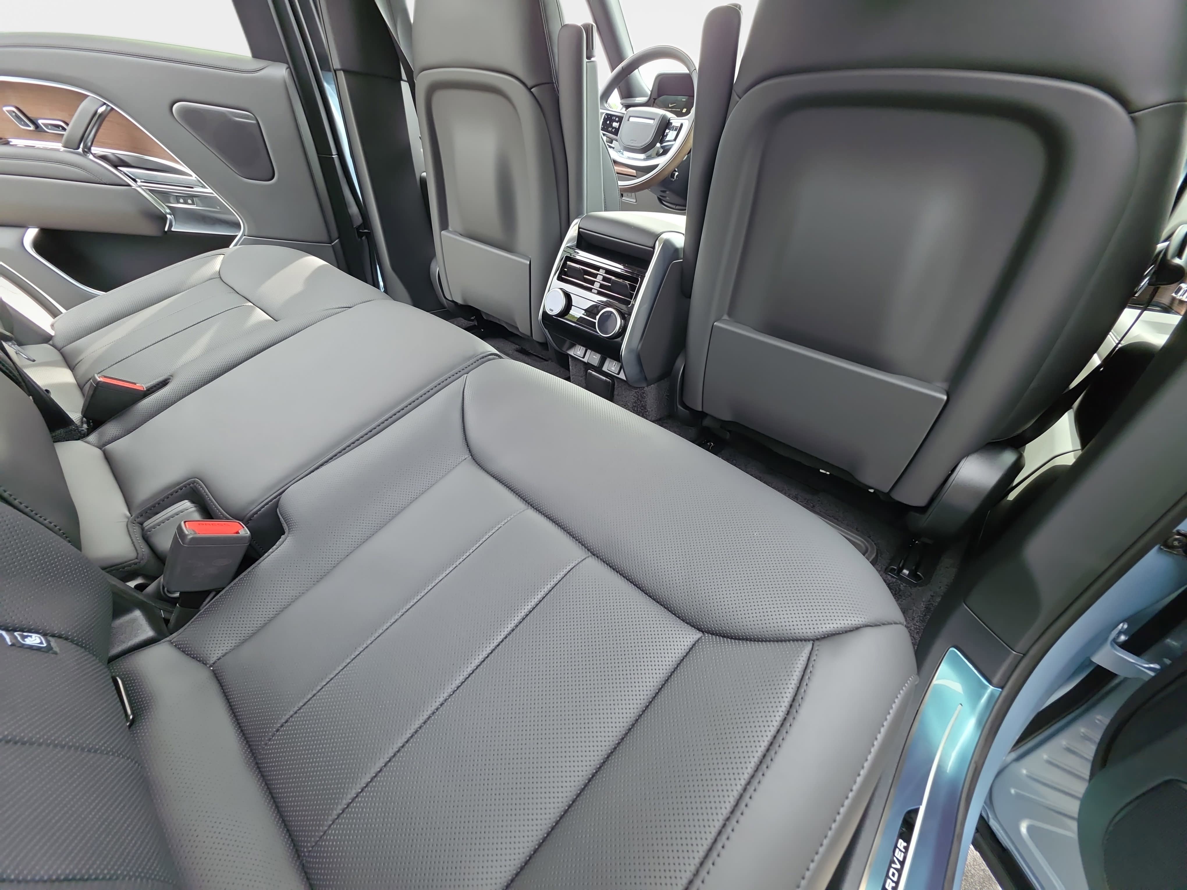 New 2026 Land Rover Range Rover Long Wheelbase SE AWD/4WD image 11