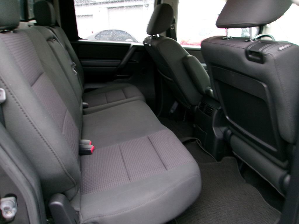 Used 2011 Nissan Titan SV w/ SV Premium Utility Pkg image 11