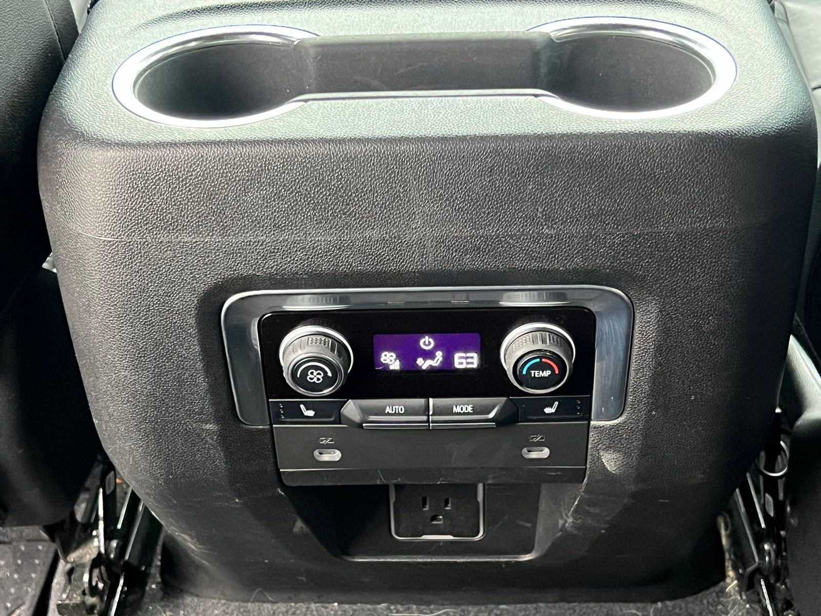 Used 2021 Chevrolet Tahoe LT w/ LT Signature Package RWD image 22