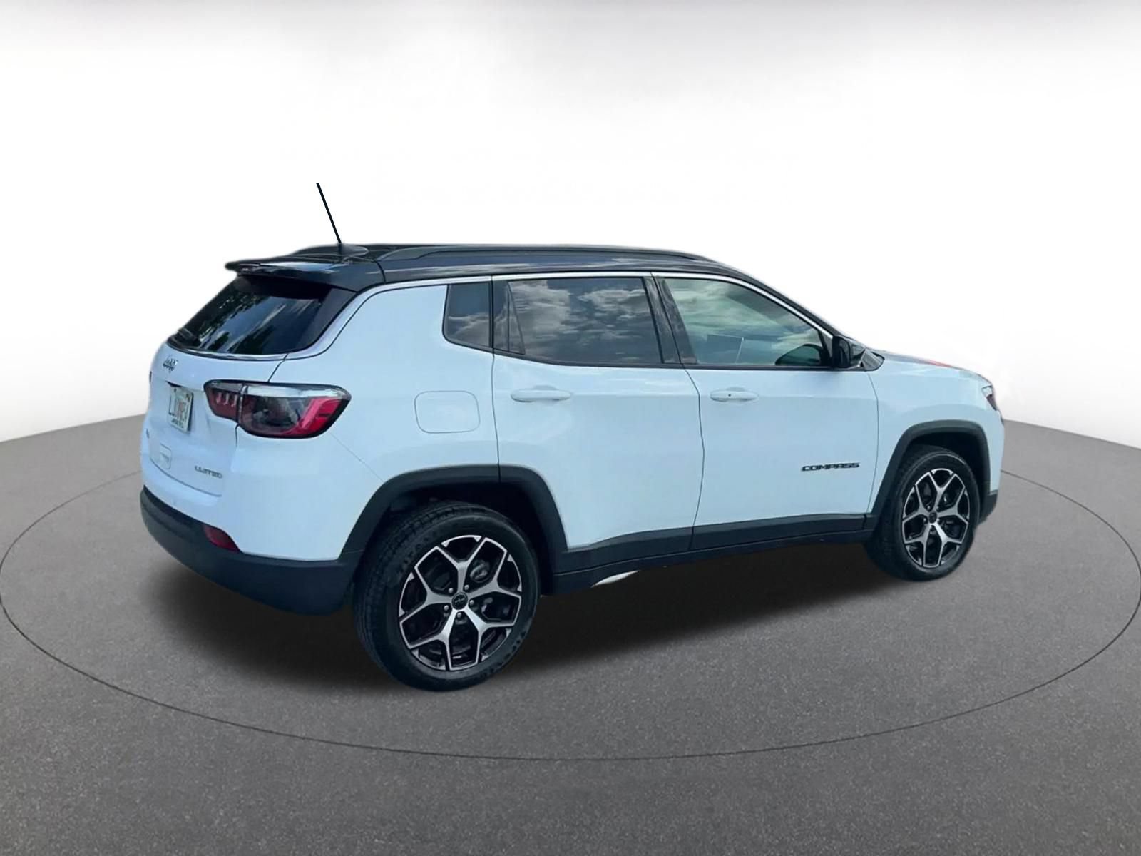 Used 2025 Jeep Compass Limited AWD/4WD image 13