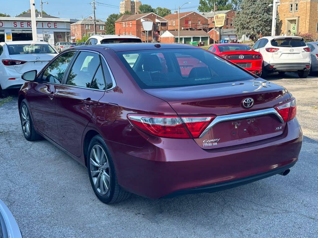 Used 2017 Toyota Camry XLE w/ Convenience Package FWD image 5