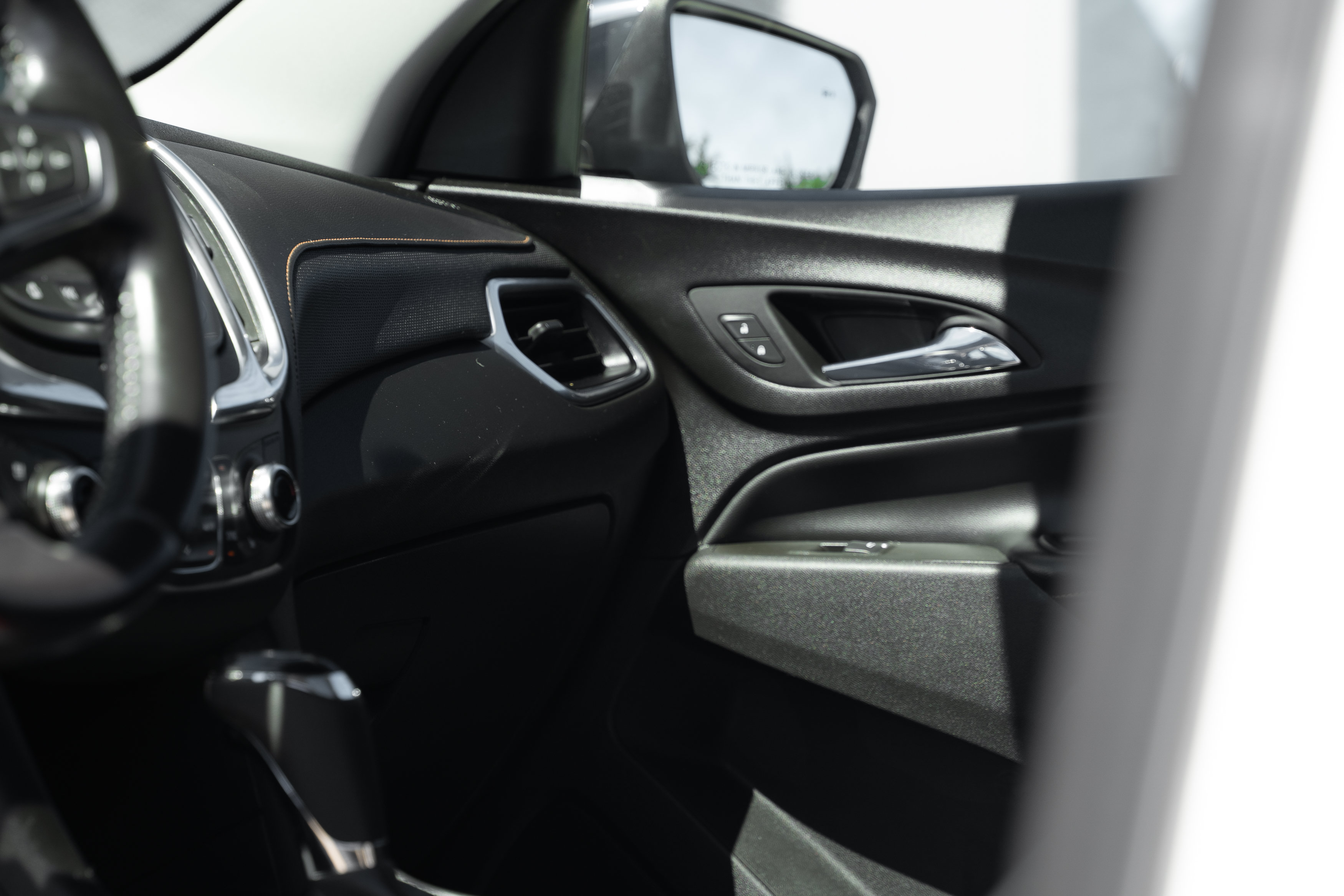 Used 2020 Chevrolet Equinox Premier FWD image 15