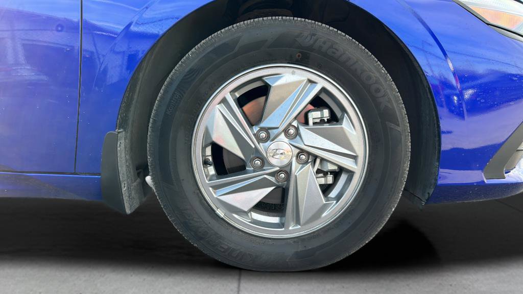 Certified 2025 Hyundai Elantra SE image 30