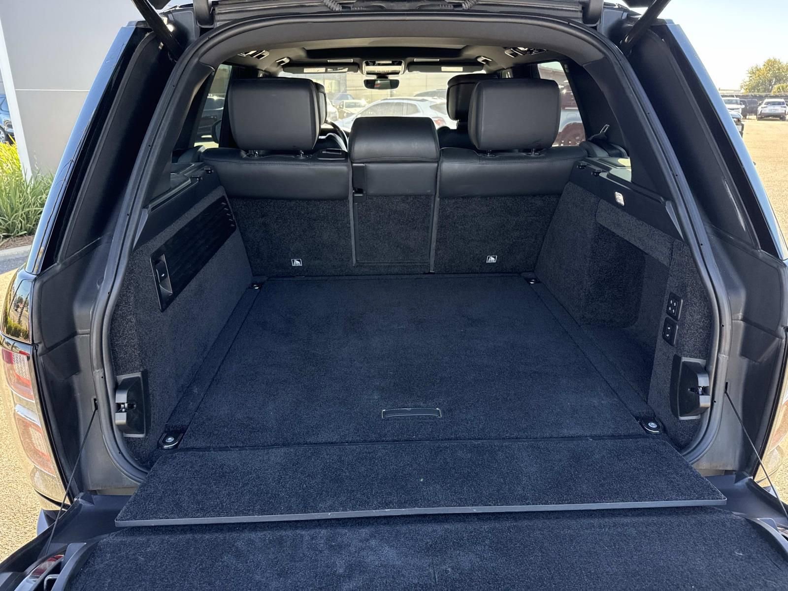 Used 2022 Land Rover Range Rover Westminster Edition image 8