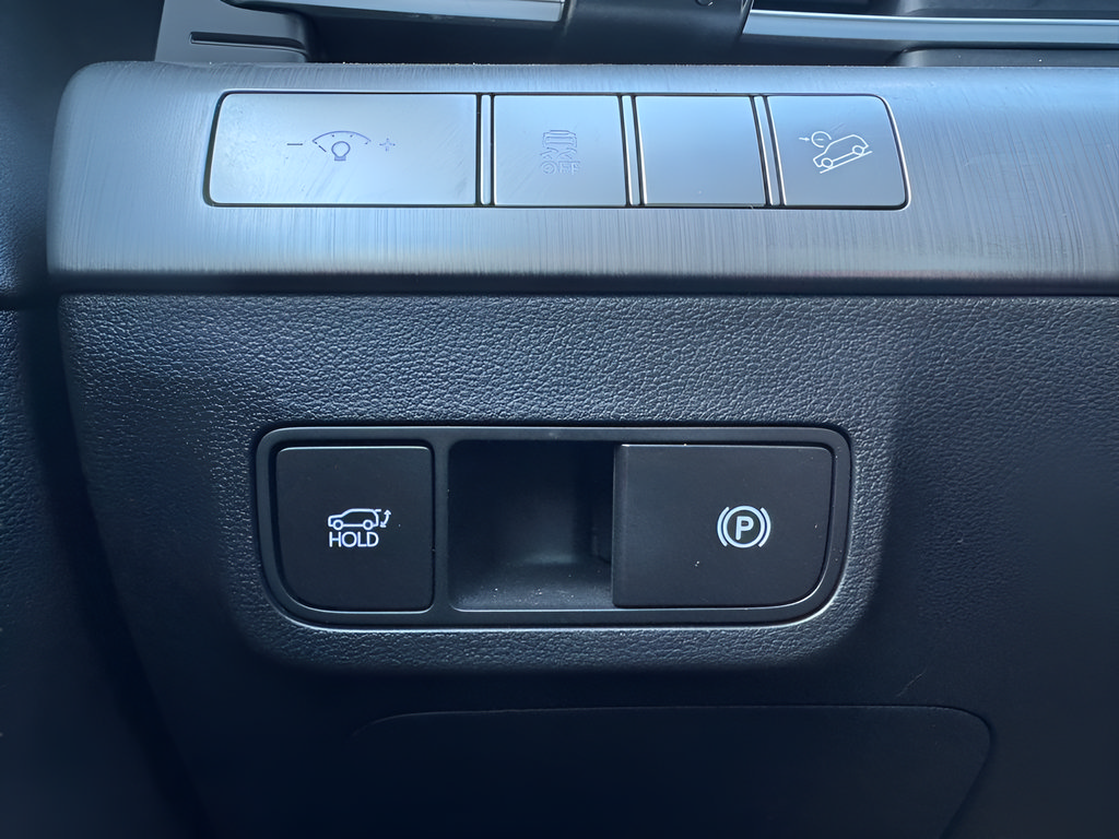 Certified 2024 Hyundai Kona Limited AWD/4WD image 23