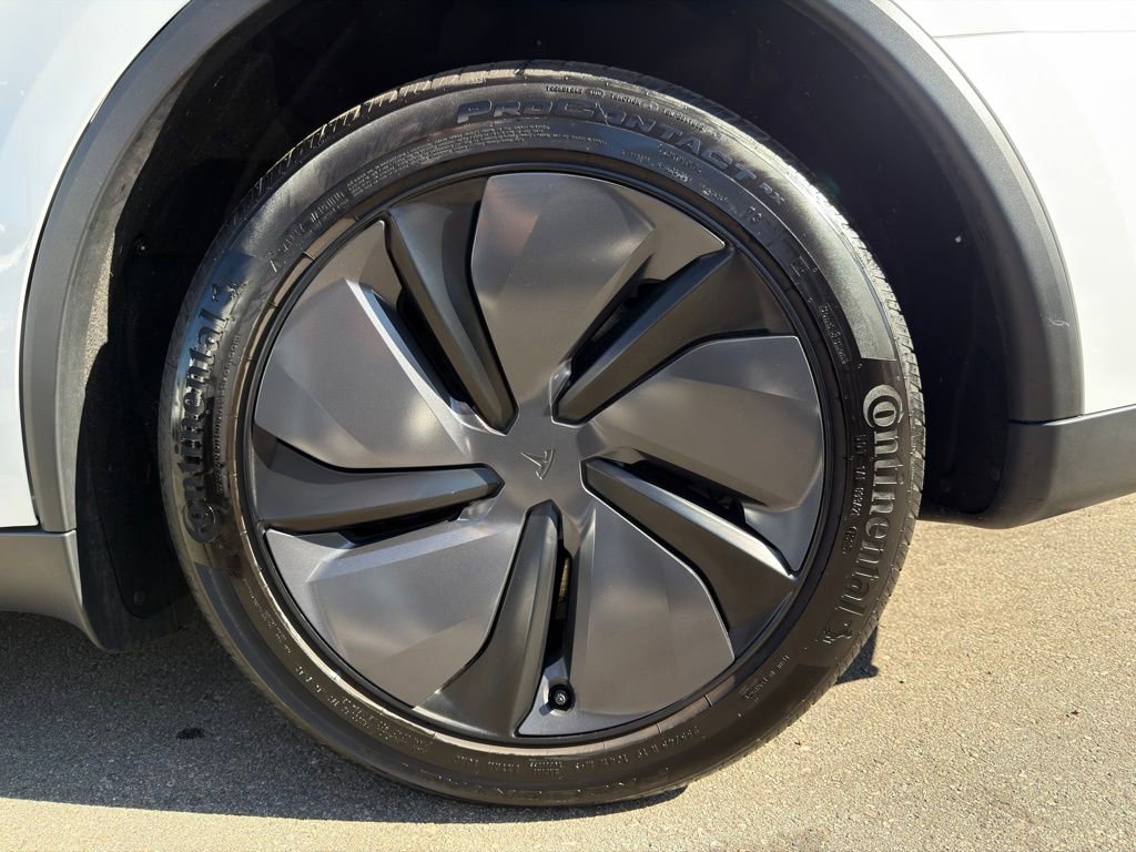 Used 2026 Tesla Model Y Long Range image 11