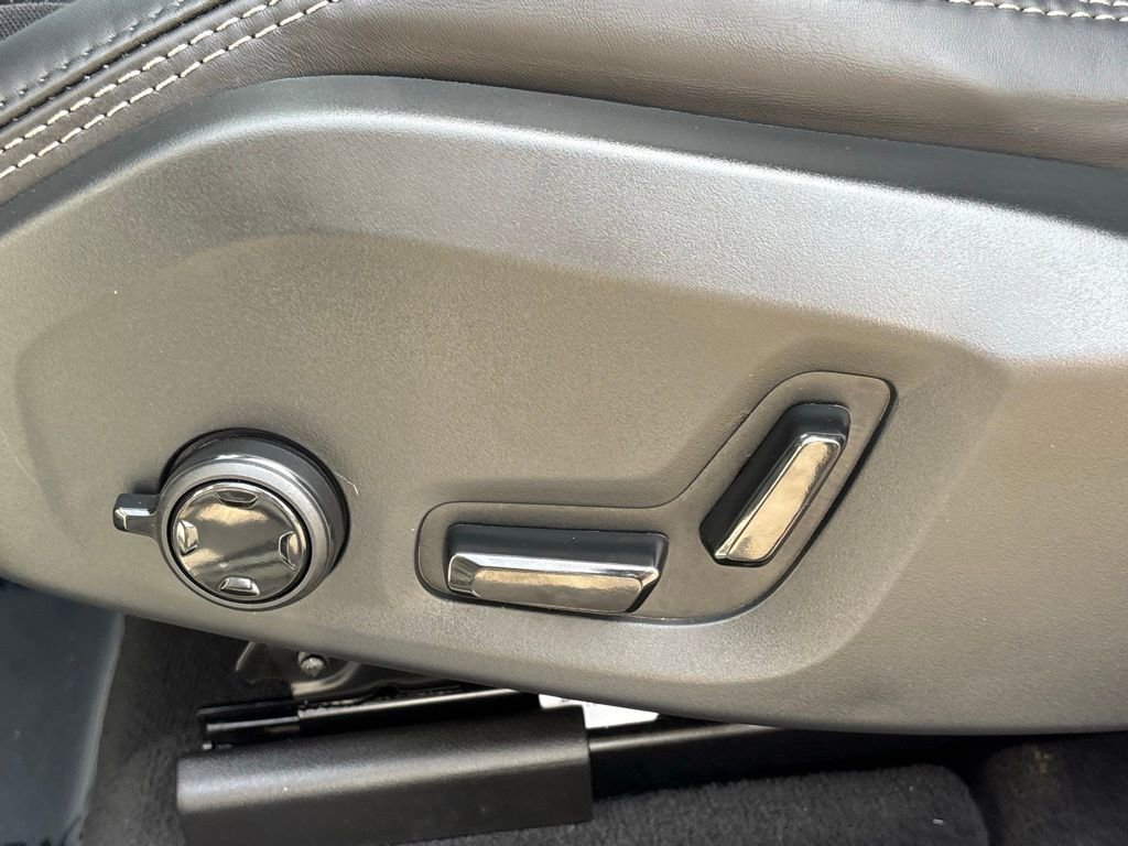 Used 2025 Volvo XC60 T8 Ultra w/ Protection Package Premier AWD/4WD image 19