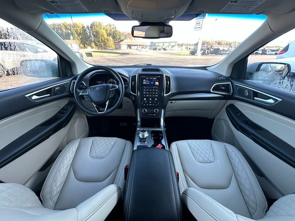 Used 2024 Ford Edge Titanium image 11