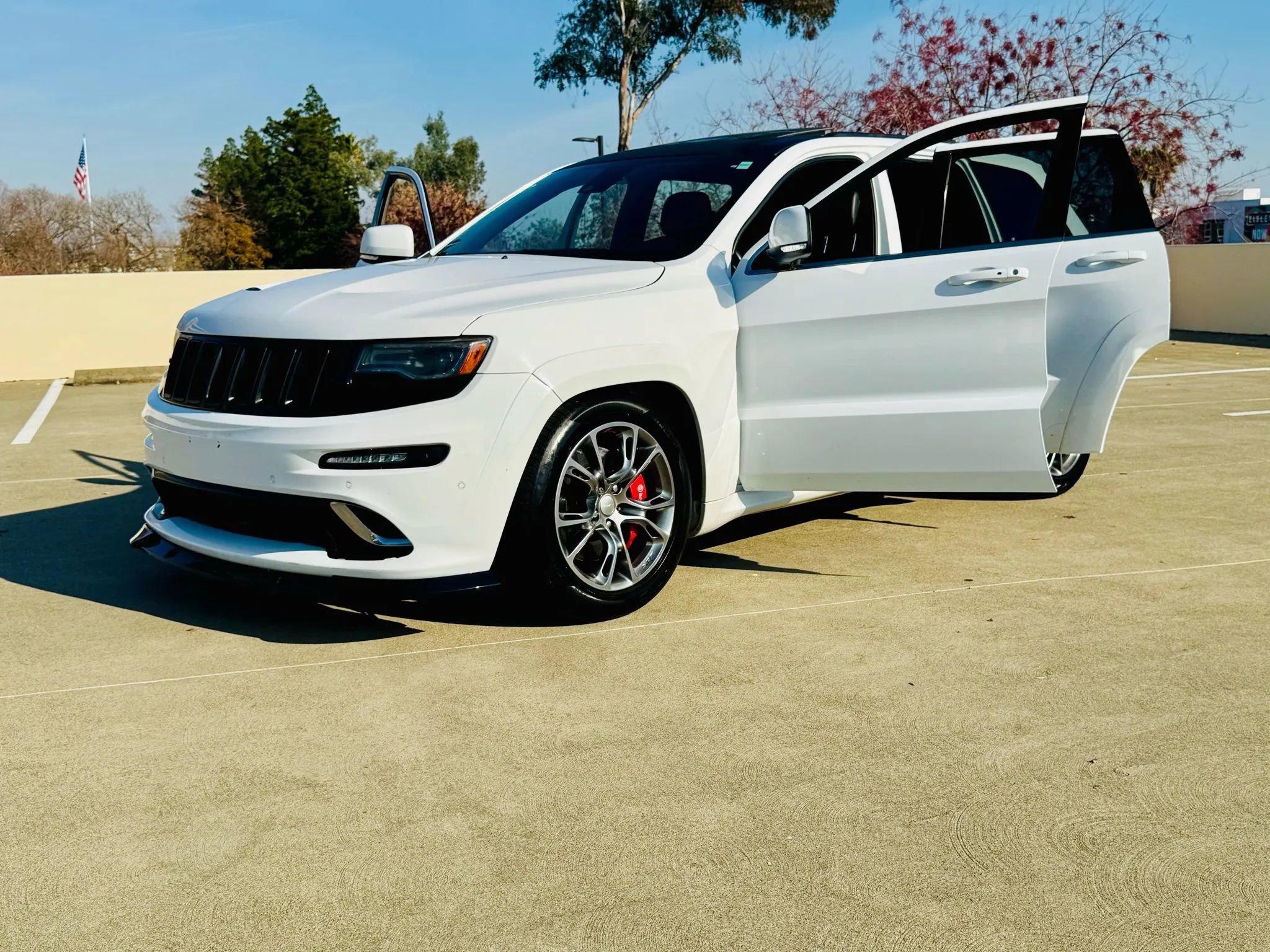 Used 2014 Jeep Grand Cherokee SRT8 w/ Luxury Group II image 28