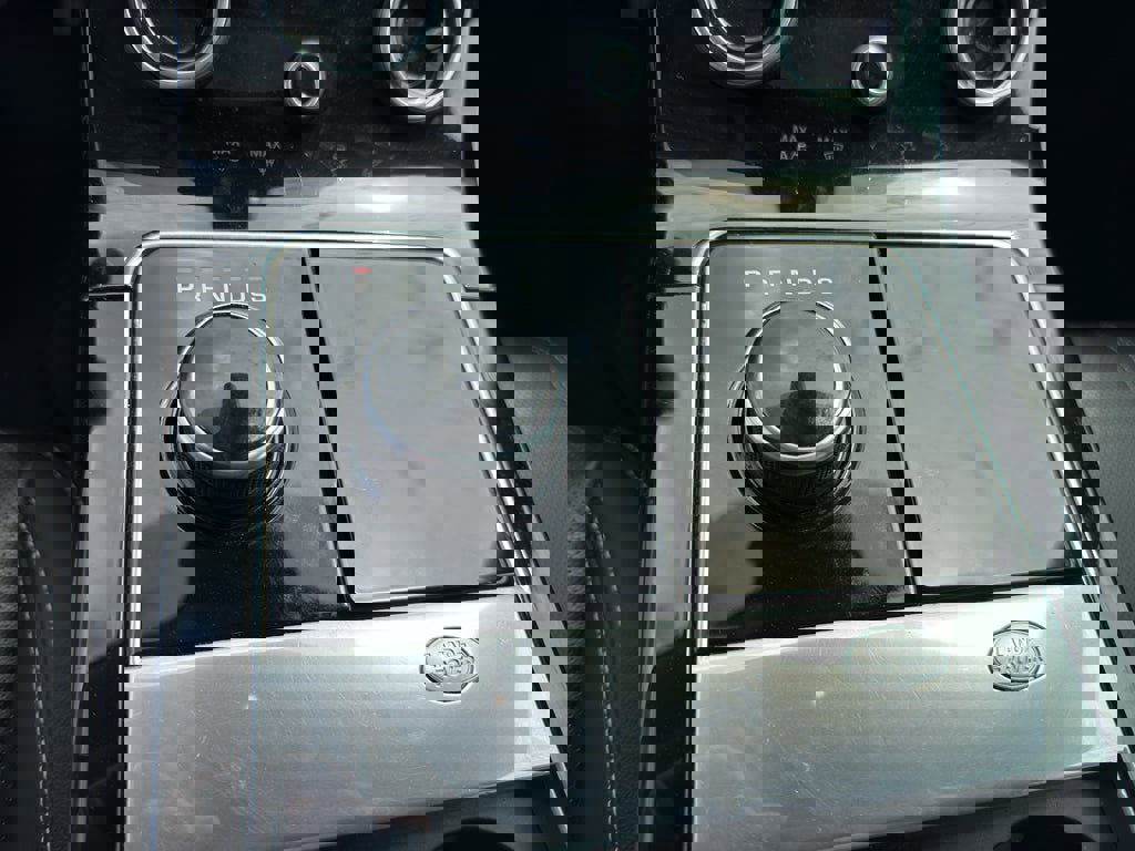 Used 2019 Land Rover Range Rover Velar S image 16