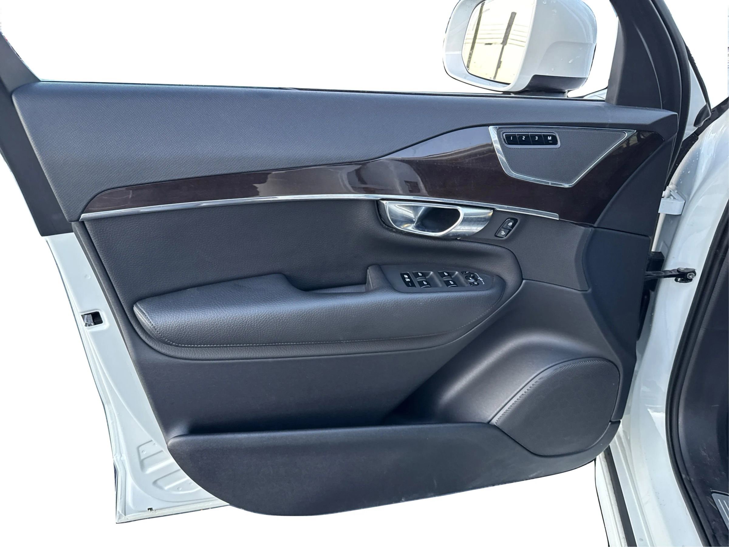 Used 2018 Volvo XC90 T5 Momentum w/ Convenience Package image 24