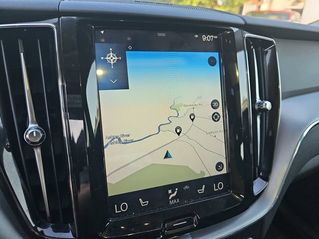 Used 2019 Volvo XC60 T6 Momentum w/ Multimedia Package AWD/4WD image 18
