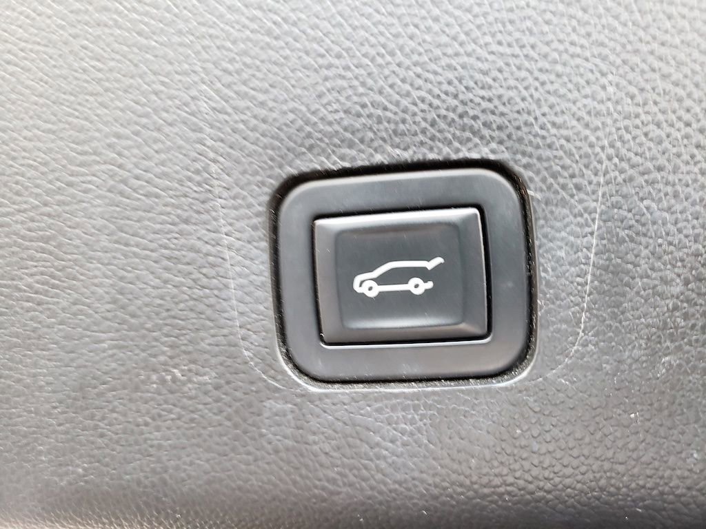 Used 2018 Chevrolet Traverse Premier w/ Redline Edition image 6