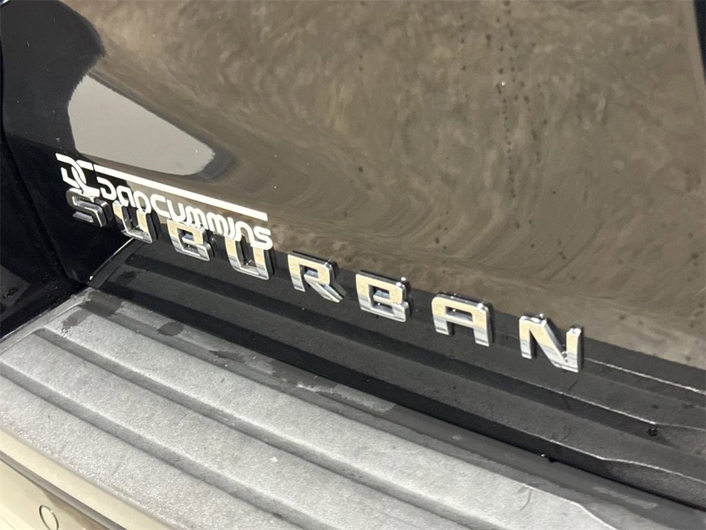 Used 2017 Chevrolet Suburban LT w/ Luxury Package image 27