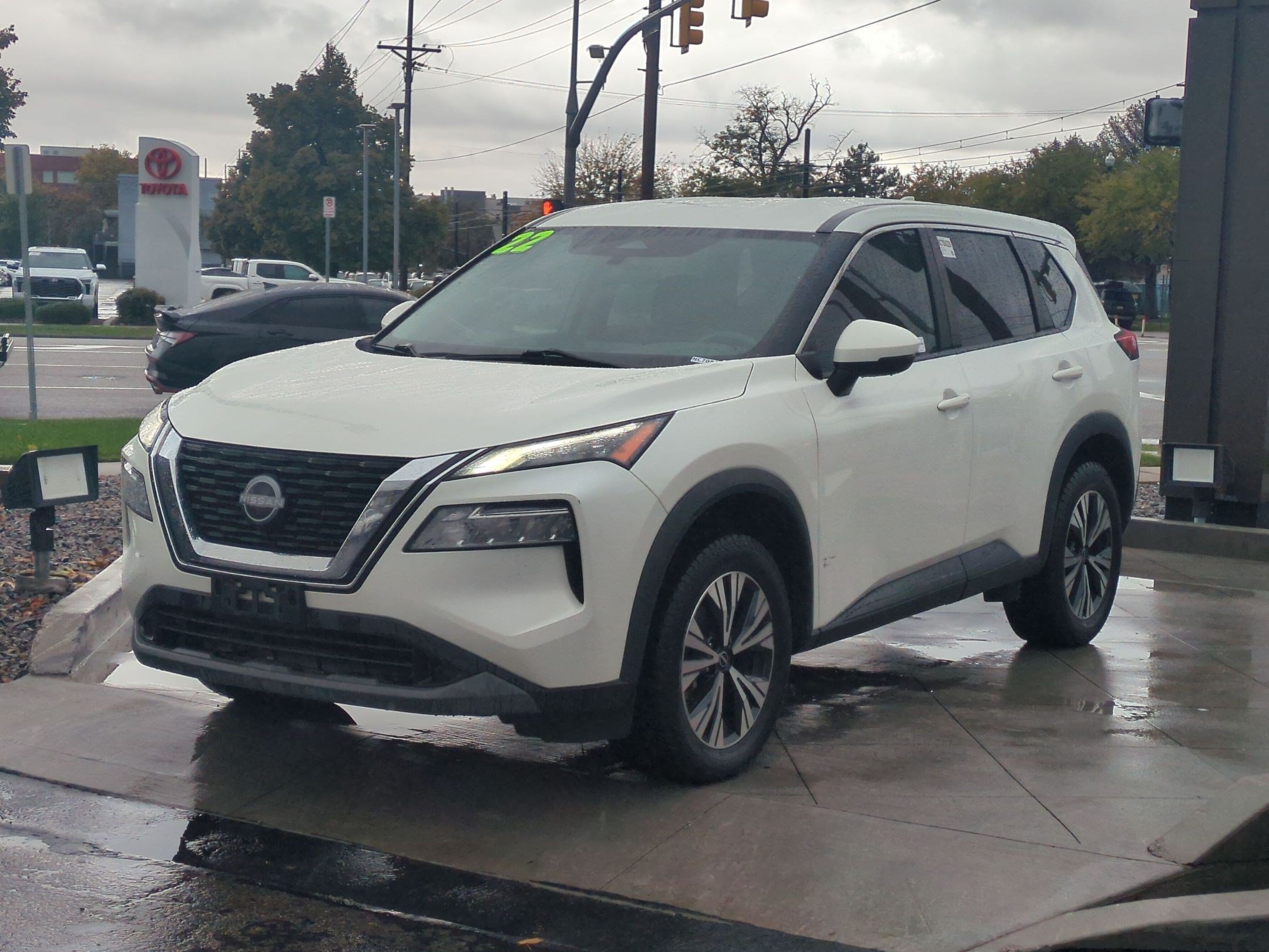 Used 2022 Nissan Rogue SV AWD/4WD image 9