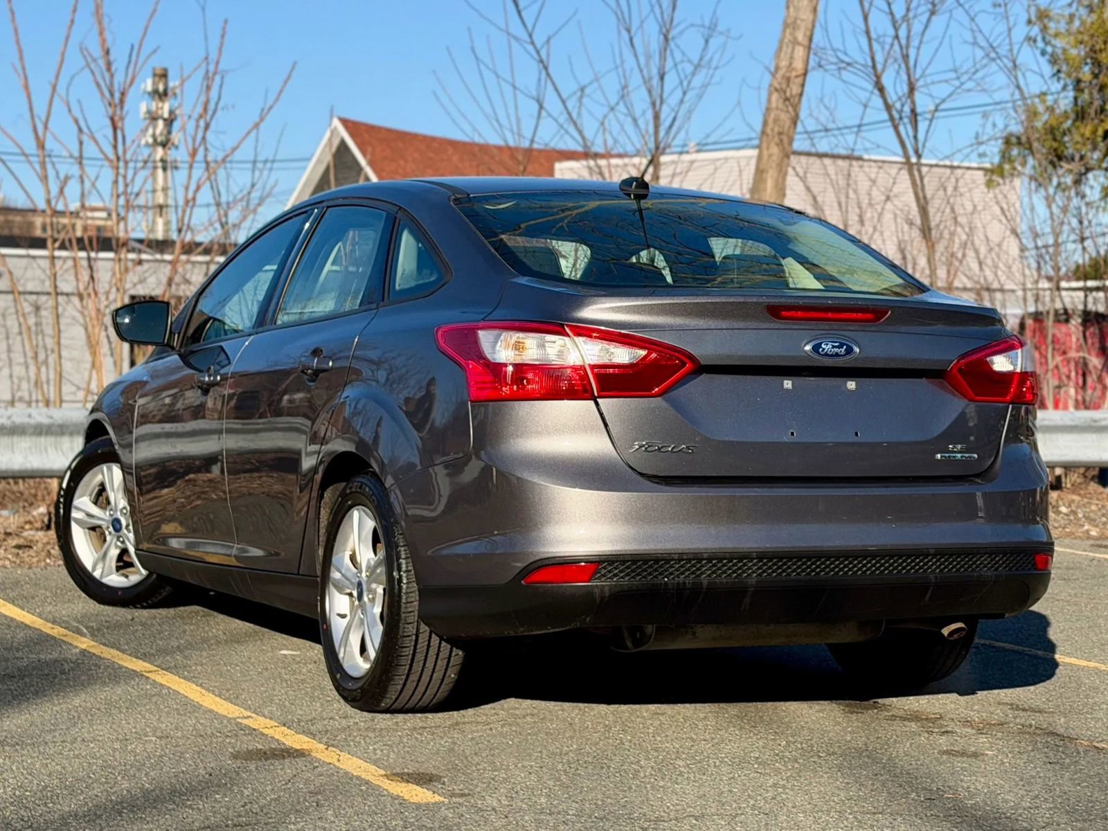 Used 2014 Ford Focus SE w/ SE Winter Package image 3
