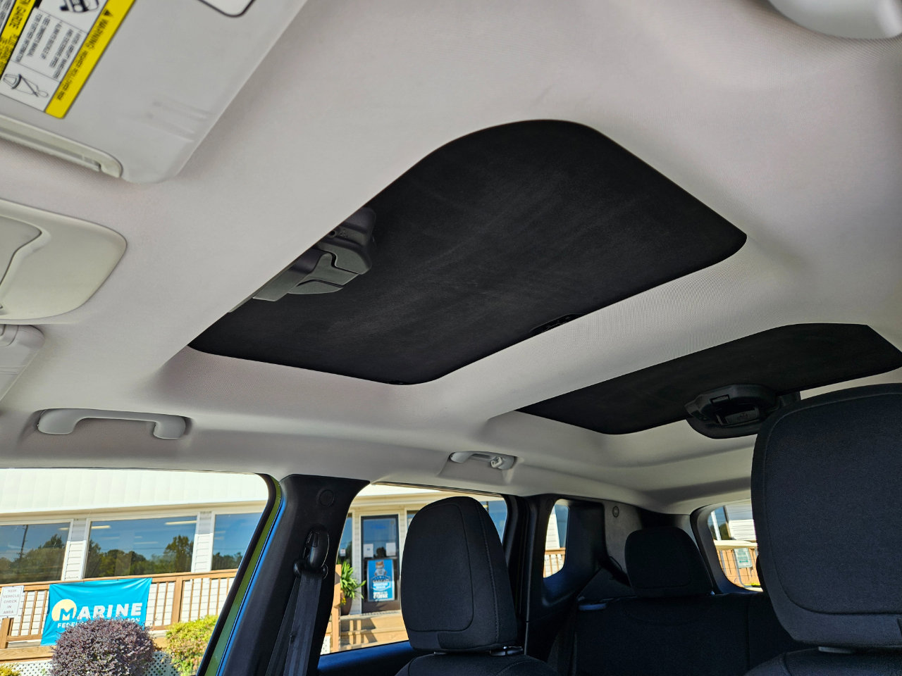 Used 2016 Jeep Renegade 75th Anniversary image 17