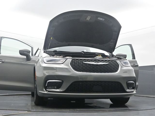 Used 2022 Chrysler Pacifica Touring-L image 50