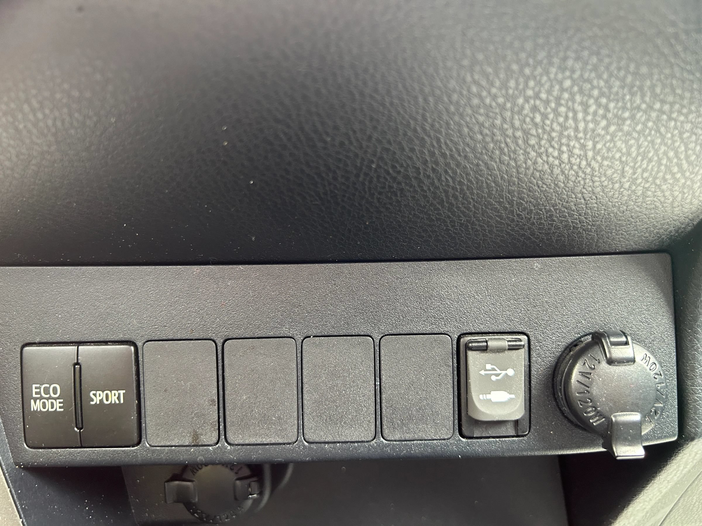 Used 2013 Toyota RAV4 XLE AWD/4WD image 21