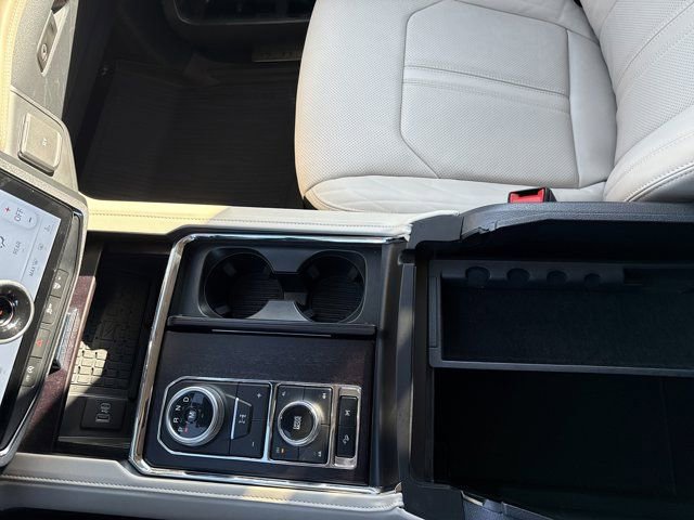 Used 2024 Ford Expedition Platinum AWD/4WD image 22