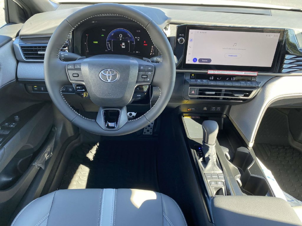 New 2026 Toyota Camry Hybrid FWD image 10